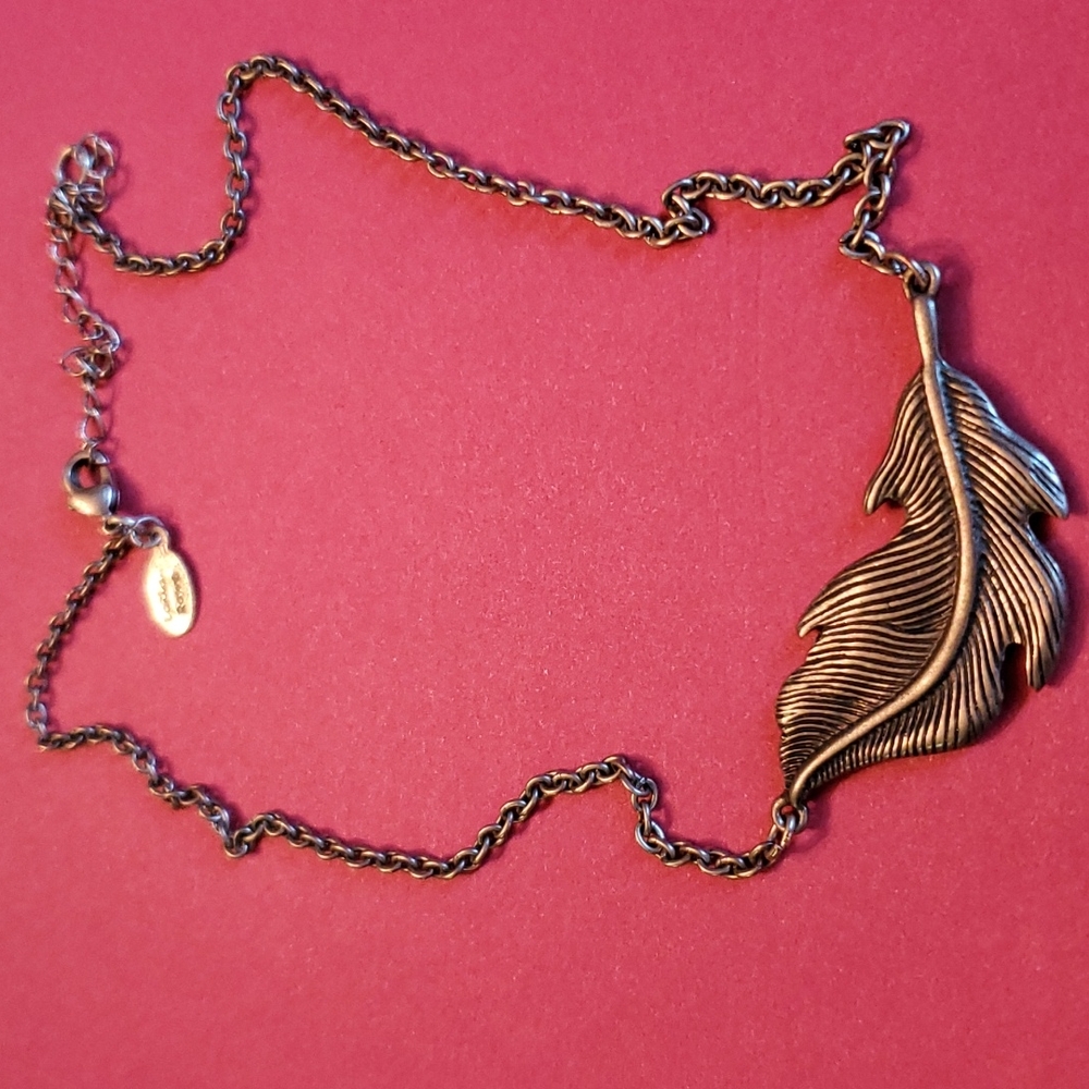 LAILA ROWE LEAF NECKLACE